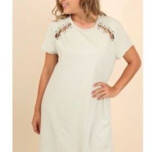 Umgee Cream Mini Dress with Lace Detail
new w/o tag